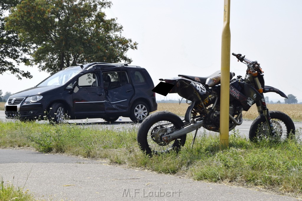 Schwerer Krad Pkw Unfall Koeln Porz Libur Liburer Landstr (Krad Fahrer nach Tagen verstorben) P085.JPG - Miklos Laubert